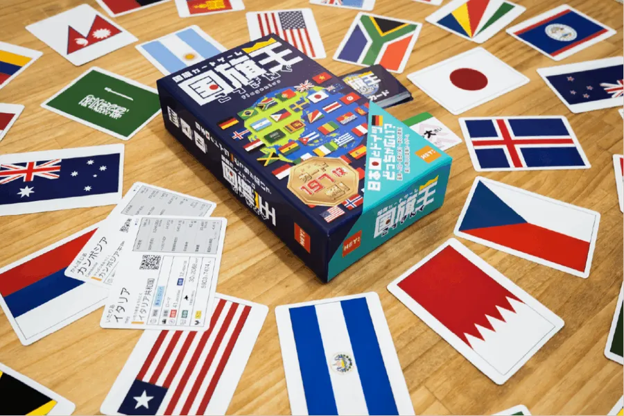 国旗カードで勝負しているところ